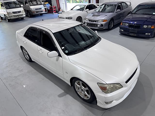 1999 Toyota Altezza JDM car for sale — photo 8 of 25