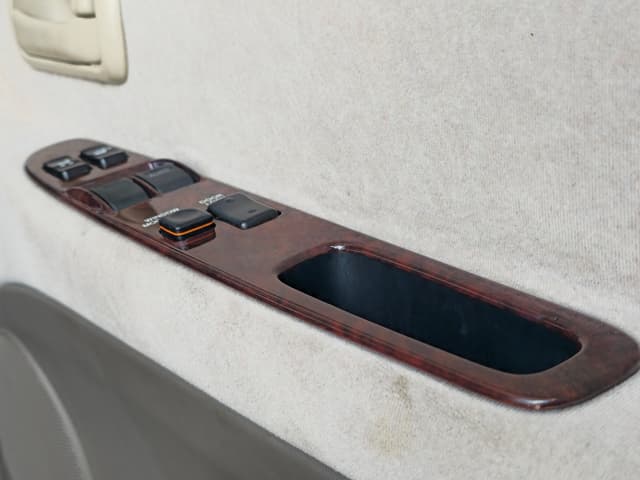 2000 Toyota Granvia JDM car for sale — photo 4 of 25