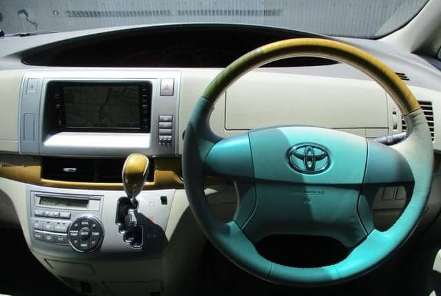2007 Toyota Estima JDM car for sale — photo 9 of 25