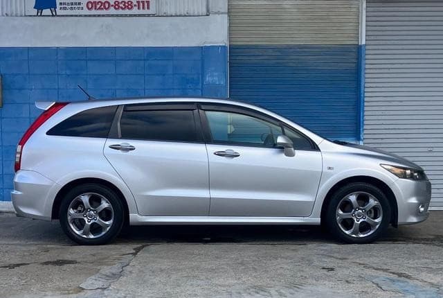 2009 Honda Stream JDM car for sale — photo 7 of 25