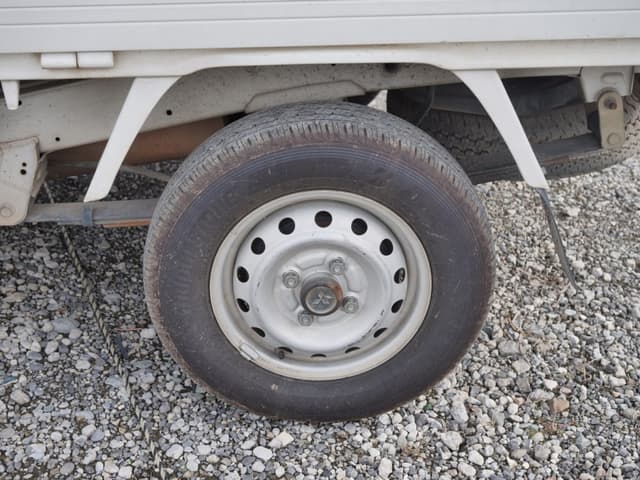 2001 Mitsubishi Minicab JDM car for sale — photo 21 of 25