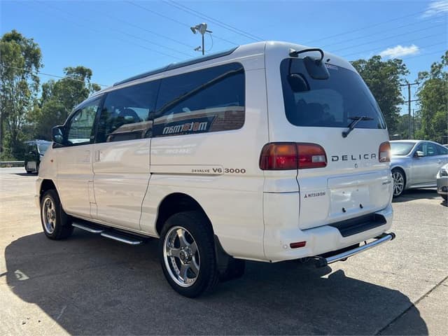 2001 Mitsubishi Delica JDM car for sale — photo 8 of 10