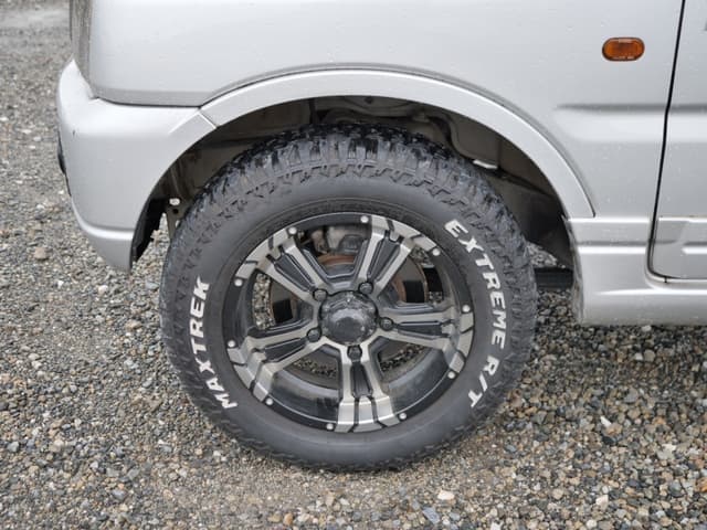 2002 Suzuki Jimny JDM car for sale — photo 19 of 25