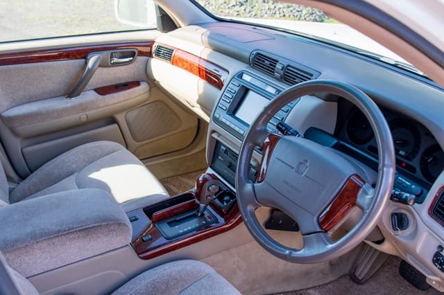 2000 Toyota Crown JDM car for sale — photo 10 of 25