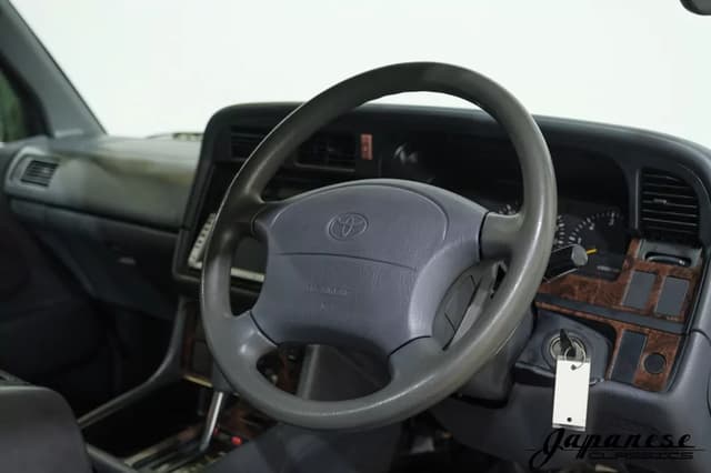 1998 Toyota HiAce JDM car for sale — photo 13 of 25