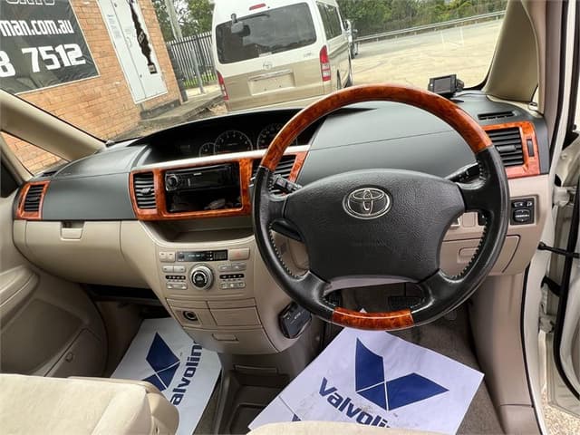 2004 Toyota Noah JDM car for sale — photo 14 of 18