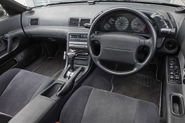 1992 Nissan Skyline JDM car for sale — photo 6 of 25