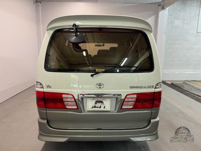 2001 Toyota Grand Hiace JDM car for sale — photo 18 of 25