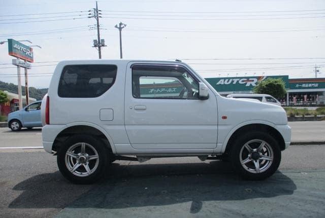 2010 Suzuki Jimny JDM car for sale — photo 5 of 25