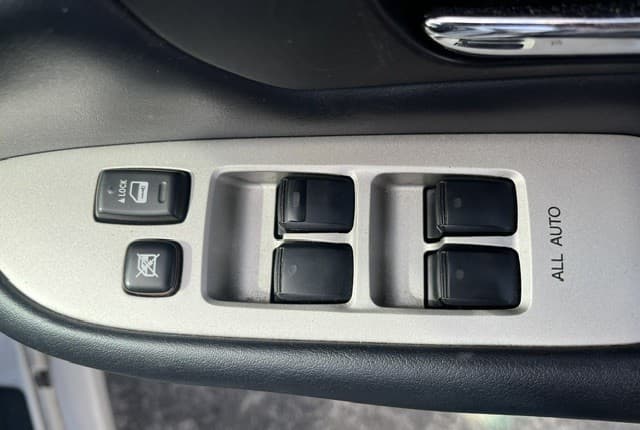 2009 Toyota Harrier JDM car for sale — photo 22 of 25