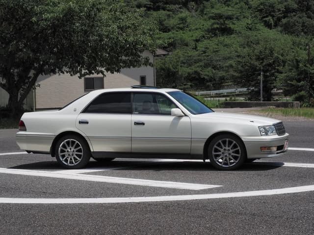 1999 Toyota Crown JDM car for sale — photo 21 of 22