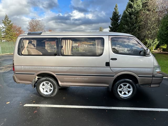 1996 Toyota HiAce JDM car for sale — photo 3 of 19