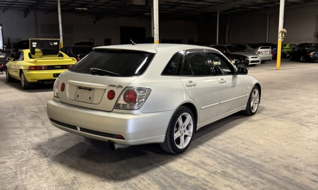2001 Toyota Altezza JDM car for sale — photo 10 of 25