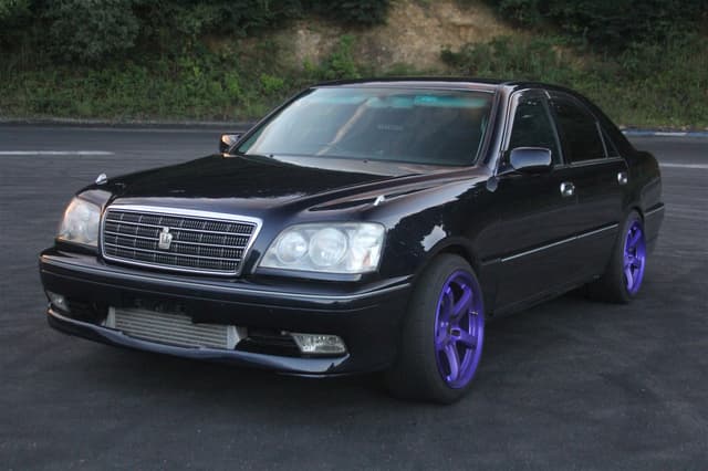 2001 Toyota Crown JDM car for sale — photo 2 of 10