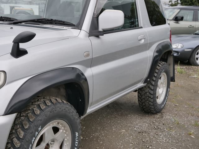 2001 Mitsubishi Pajero JDM car for sale — photo 9 of 25