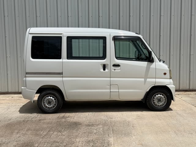 2000 Mitsubishi Minicab JDM car for sale — photo 2 of 20
