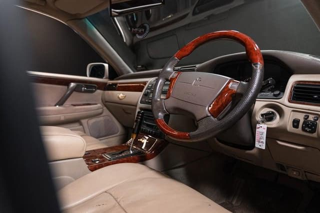 2000 Toyota Crown JDM car for sale — photo 17 of 18