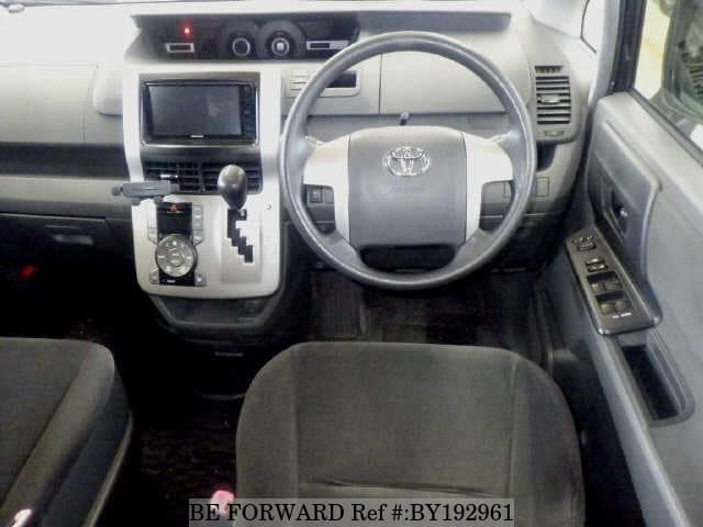 2009 Toyota Voxy JDM car for sale — photo 3 of 7