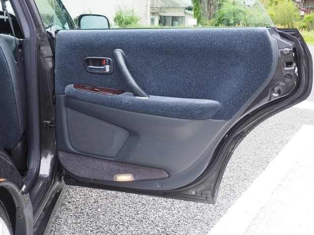 1995 Toyota Crown JDM car for sale — photo 12 of 17