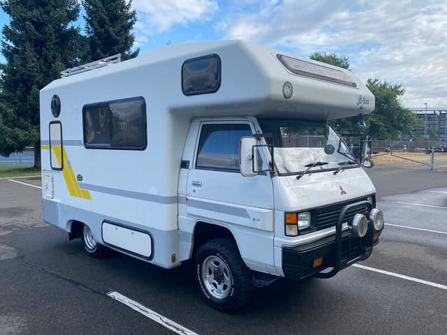 1992 Mitsubishi Delica JDM car for sale — photo 9 of 10