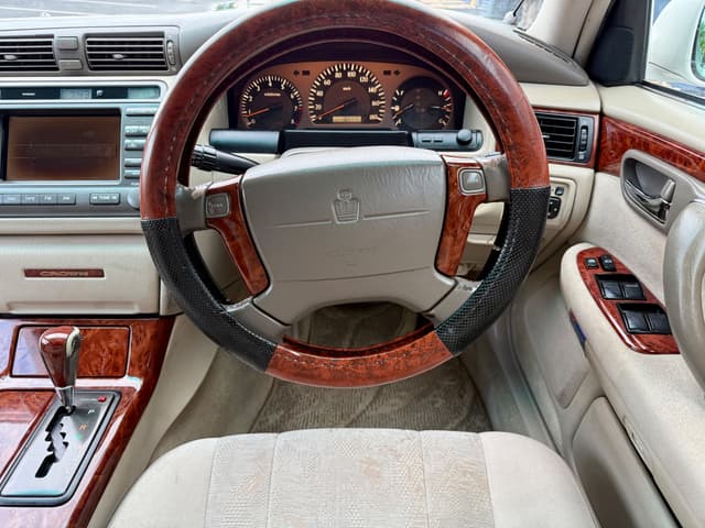 1999 Toyota Crown JDM car for sale — photo 15 of 21