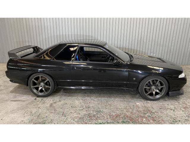 1992 Nissan Skyline JDM car for sale — photo 4 of 20