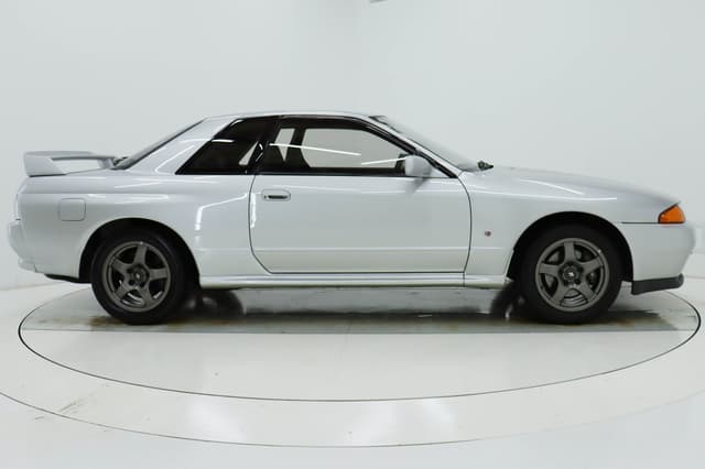 1991 Nissan Skyline JDM car for sale — photo 6 of 10