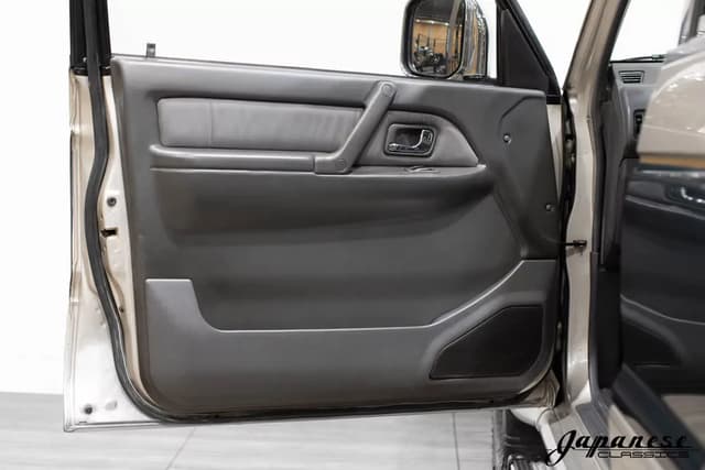 1992 Mitsubishi Pajero JDM car for sale — photo 20 of 25