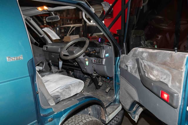1993 Mitsubishi Delica JDM car for sale — photo 19 of 22