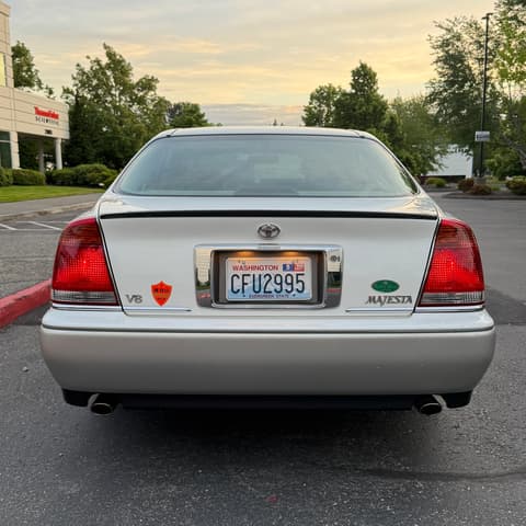 2001 Toyota Crown JDM car for sale — photo 6 of 17