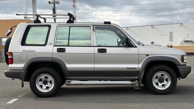 1996 Isuzu Bighorn JDM car for sale — photo 3 of 4