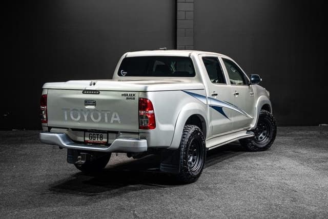 2012 Toyota Hilux JDM car for sale — photo 9 of 13