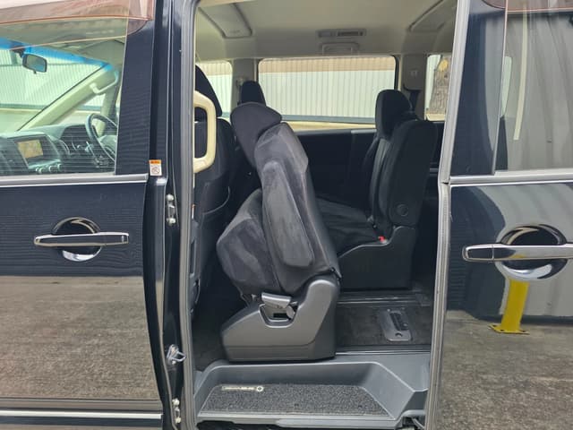 2007 Mitsubishi Delica JDM car for sale — photo 16 of 24