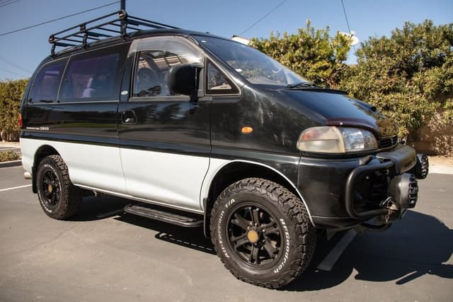 1994 Mitsubishi Delica JDM car for sale — photo 18 of 25
