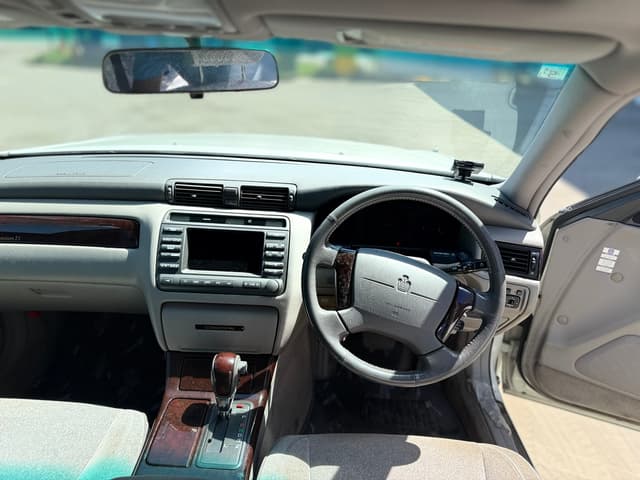 1998 Toyota Crown JDM car for sale — photo 11 of 13