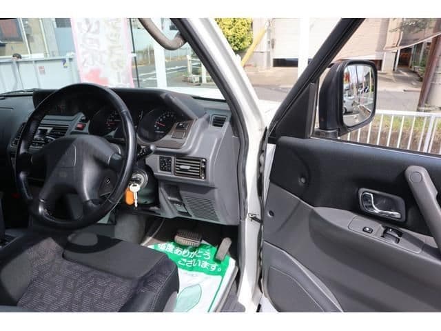 1998 Mitsubishi Pajero JDM car for sale — photo 5 of 23