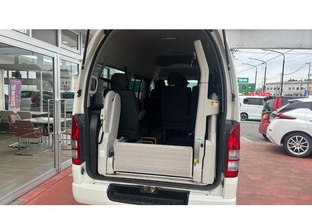 2011 Toyota HiAce JDM car for sale — photo 7 of 25