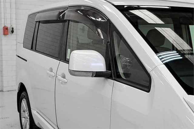 2008 Mitsubishi Delica JDM car for sale — photo 3 of 23
