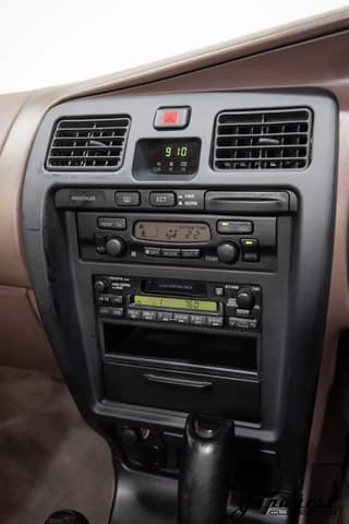 2000 Toyota Hilux Surf JDM car for sale — photo 10 of 25