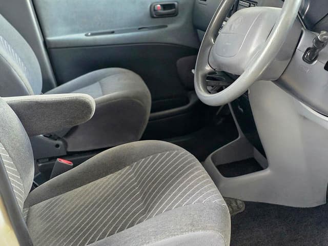 1996 Toyota Granvia JDM car for sale — photo 17 of 25