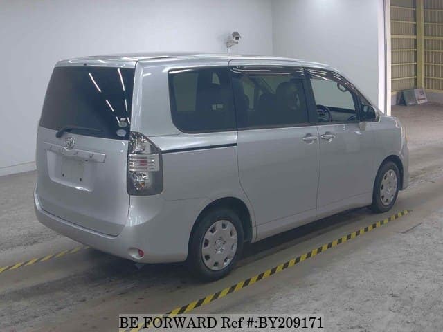 2008 Toyota Voxy JDM car for sale — photo 2 of 6
