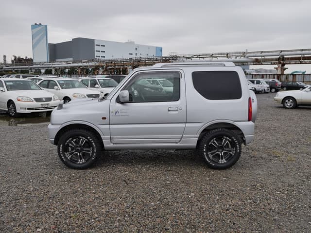 2002 Suzuki Jimny JDM car for sale — photo 8 of 25