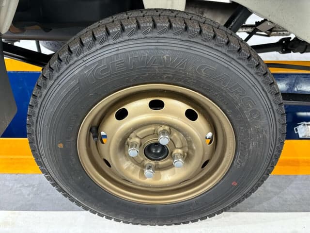 1999 Daihatsu Hijet JDM car for sale — photo 16 of 24