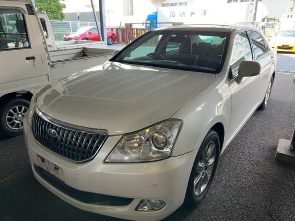2010 Toyota Majesta JDM car for sale — photo 2 of 7