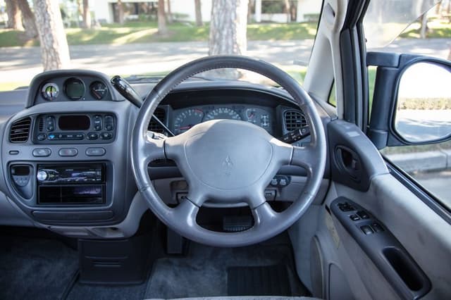 1994 Mitsubishi Delica JDM car for sale — photo 24 of 25