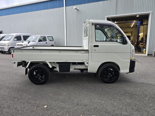 1999 Daihatsu Hijet JDM car for sale — photo 2 of 25