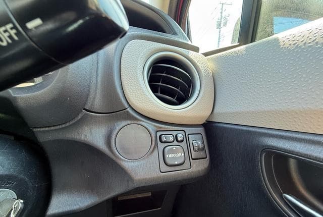 2011 Toyota Vitz JDM car for sale — photo 22 of 25