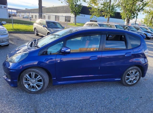 2011 Honda Fit JDM car for sale — photo 6 of 11