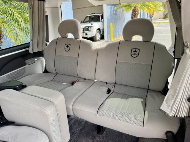 2000 Mitsubishi Delica JDM car for sale — photo 21 of 24