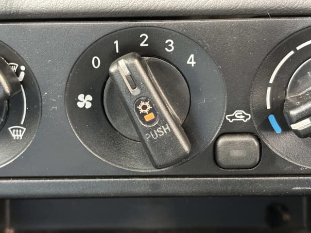 1999 Mitsubishi Minicab JDM car for sale — photo 11 of 25